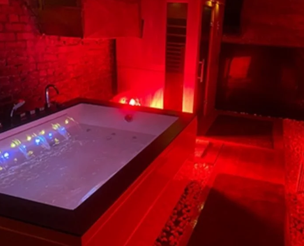 Bathhouse Sauna + Soak 1 Person — Clubhouse